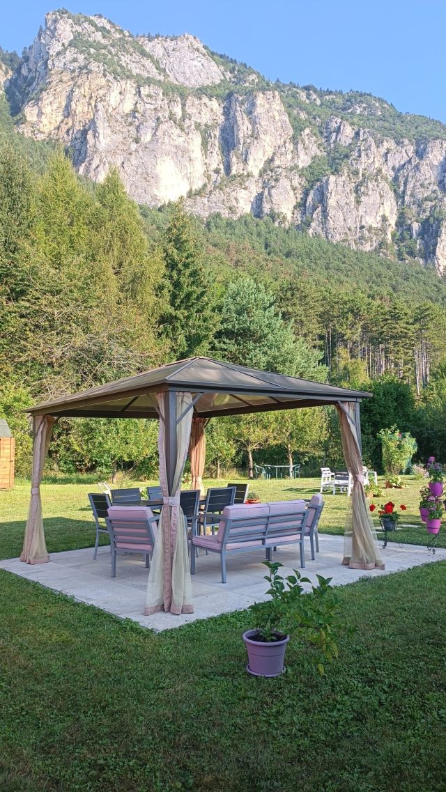 Giardino con gazebo Giardino con gazebo